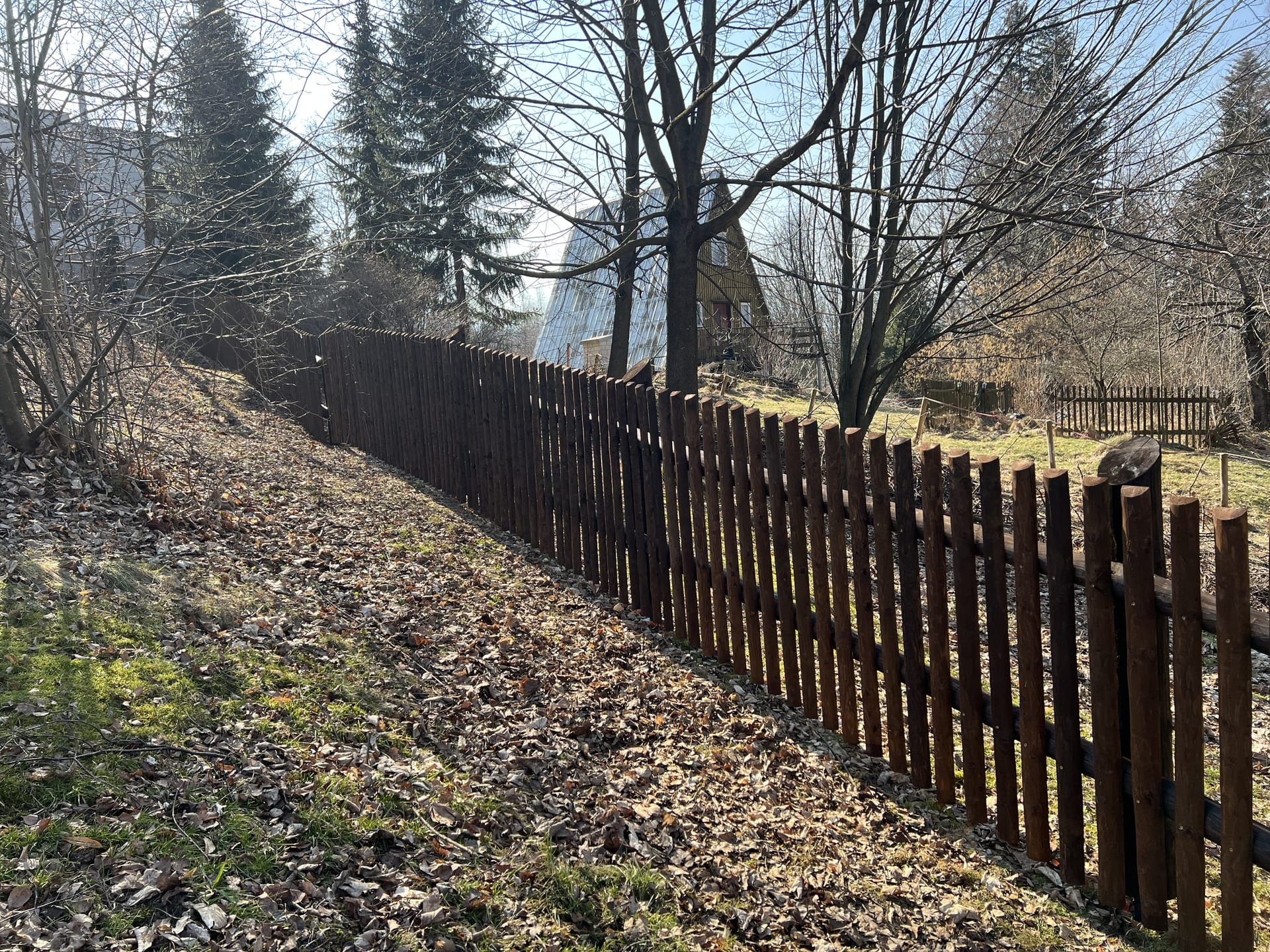 Obrázek 4 / Dřevěné ploty - strojně loupané   - realizace Ostravice 3-2022